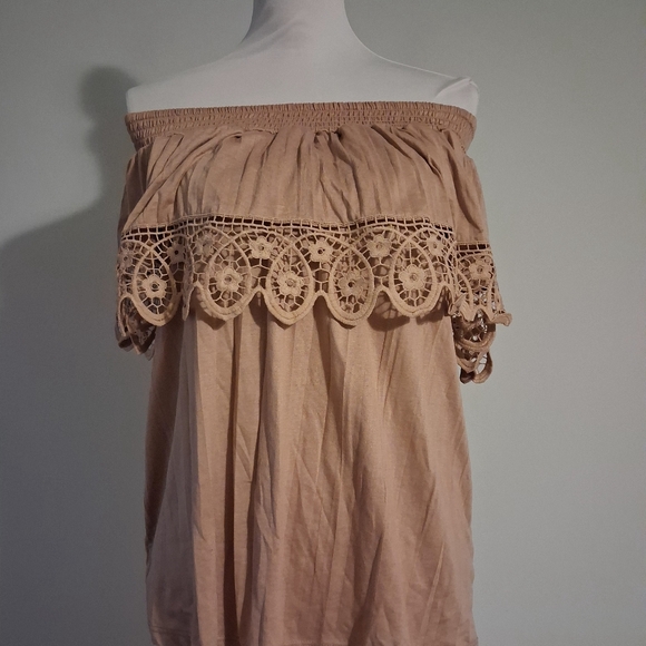 Tan Lace Trim Women's Top Size Med - Picture 10 of 11